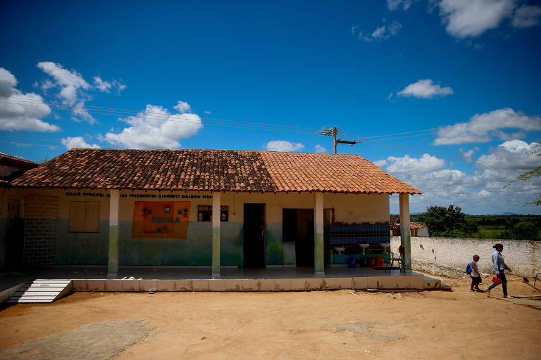 Governo Bolsonaro destina kit de robótica para escolas sem água nem computador 