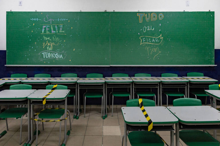 Sala de aula da escola estadual professor Valmar Lourenço Santiago