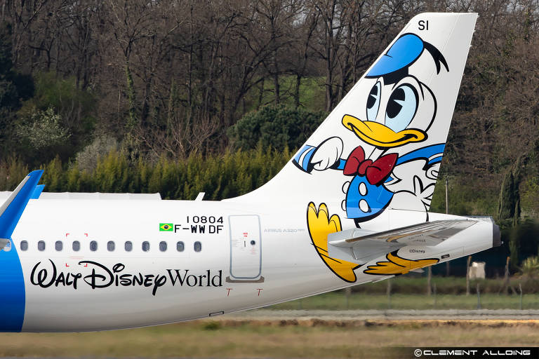 Airbus A320neo da Azul com pintura do Pato Donald
