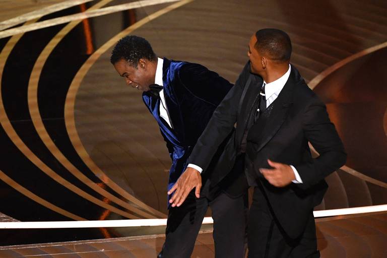 O ator Will Smith estapeia Chris Rock durante a premiação Oscar, no dia 27 de março