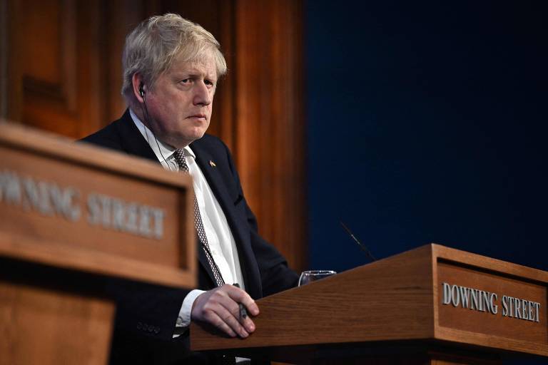 Guerra na Ucrânia alivia pressão e dá sobrevida a Boris Johnson no Reino Unido
