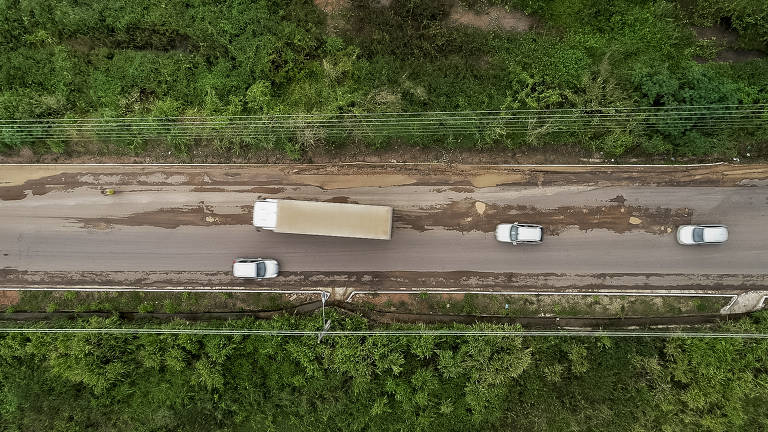 Em Imperatriz, sul do Maranhão, a principal obra feita pela empreiteira Engefort com recursos de contrato com a Codevasf tem menos de dois anos, já teve de passar por reforma e possui buracos enormes que colocam em risco a segurança de condutores e moradores 