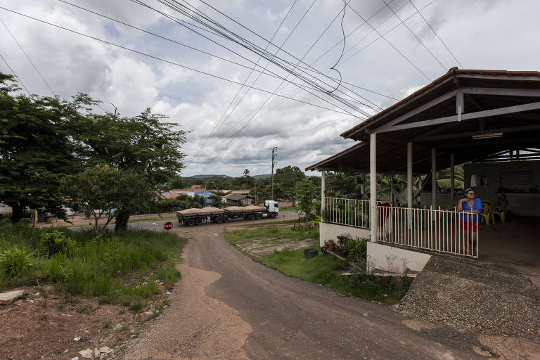 O endereço indicado nos registros públicos da companhia não existe. "Eu nasci aqui na rua e nunca teve nada de construtora por aqui", afirmou o marceneiro Guilherme Santos Reis, 24