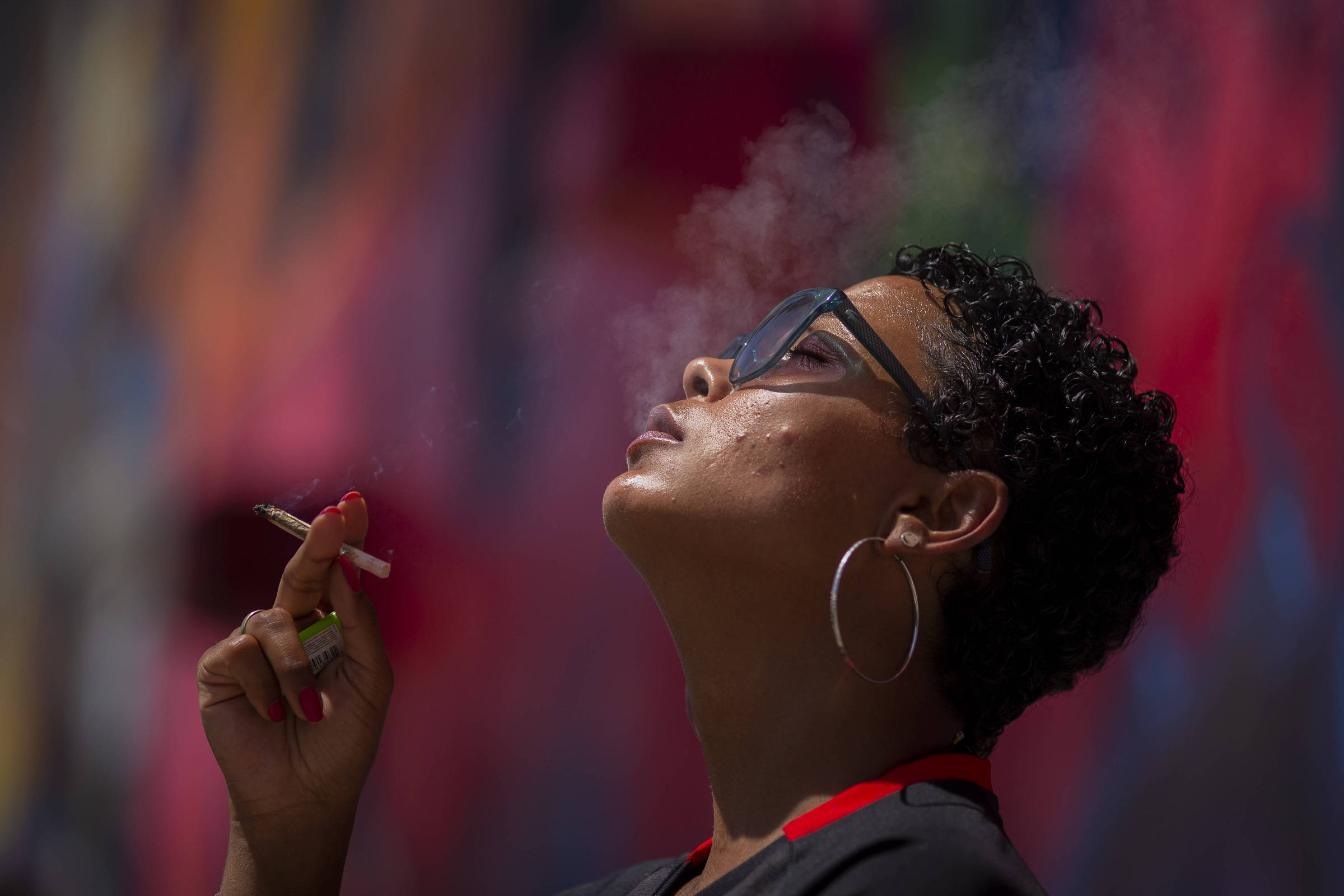 fumando maconha  Jornal Ação Popular