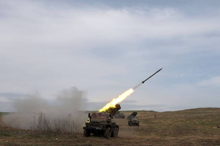 Exército ucraniano dispara mísseis contra tropas russas no Donbass; veja fotos do conflito