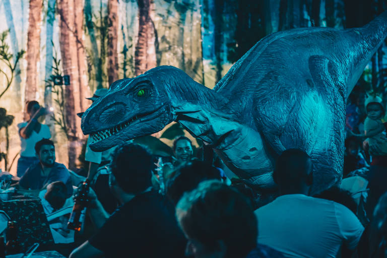 Safári de dinossauros robôs recria 'Jurassic Park' ao ar livre em São Paulo  - 30/09/2020 - Passeios - Guia Folha