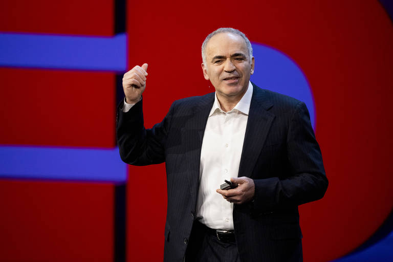 Garry Kasparov discursa durante evento do TED em Vancouver, no Canadá