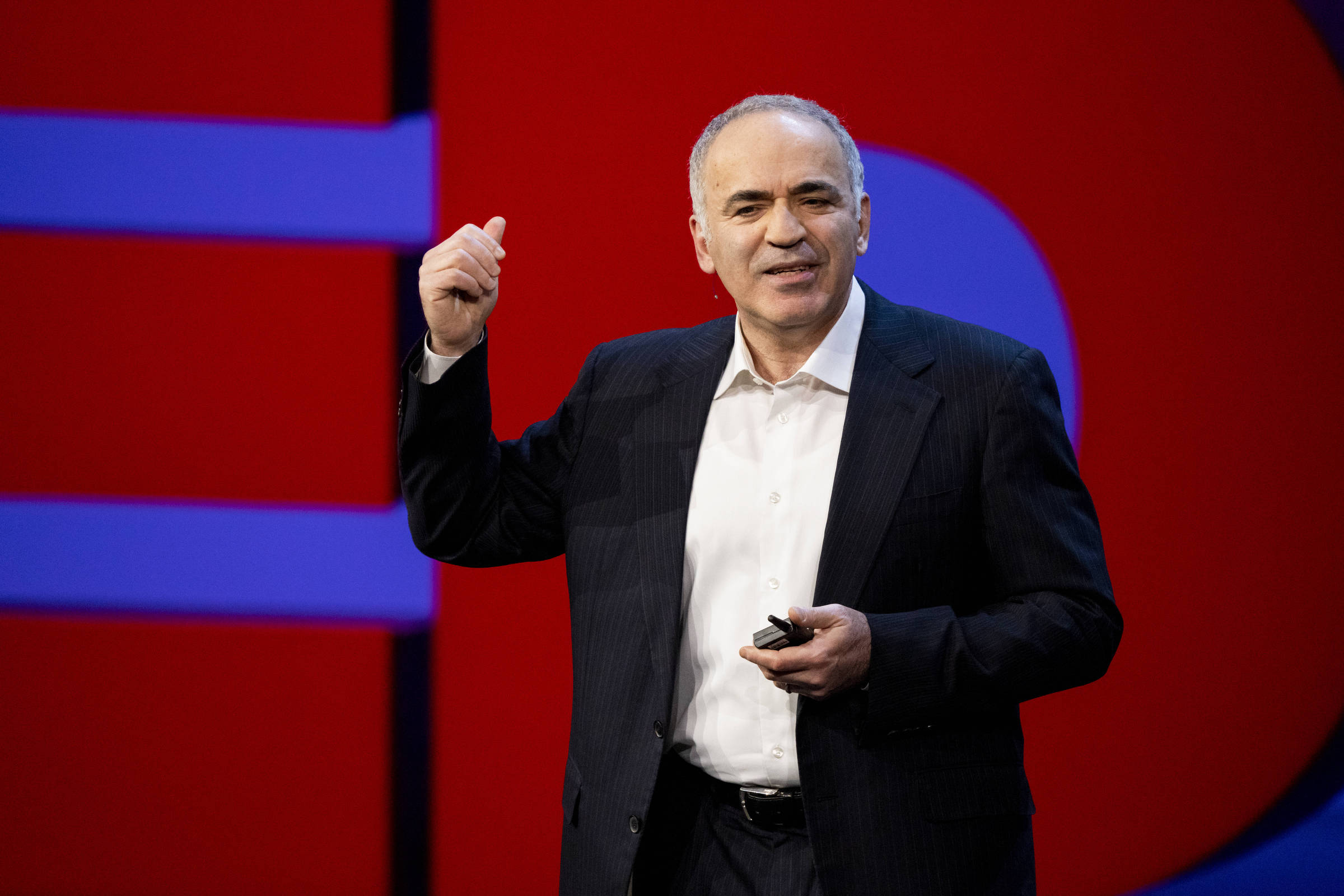 Enxadrista russo Garry Kasparov faz críticas a Putin: 'A cobra que