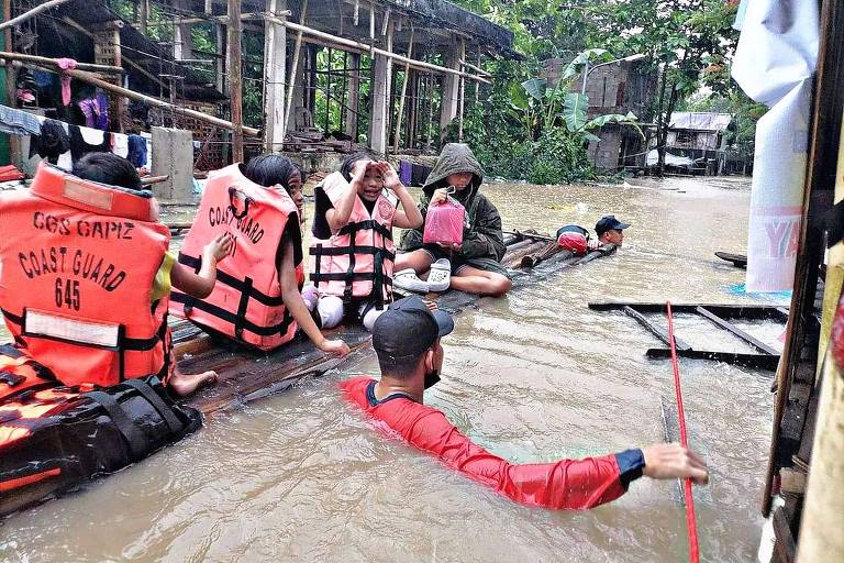 Número de mortos após tempestade tropical nas Filipinas sobe para 80
