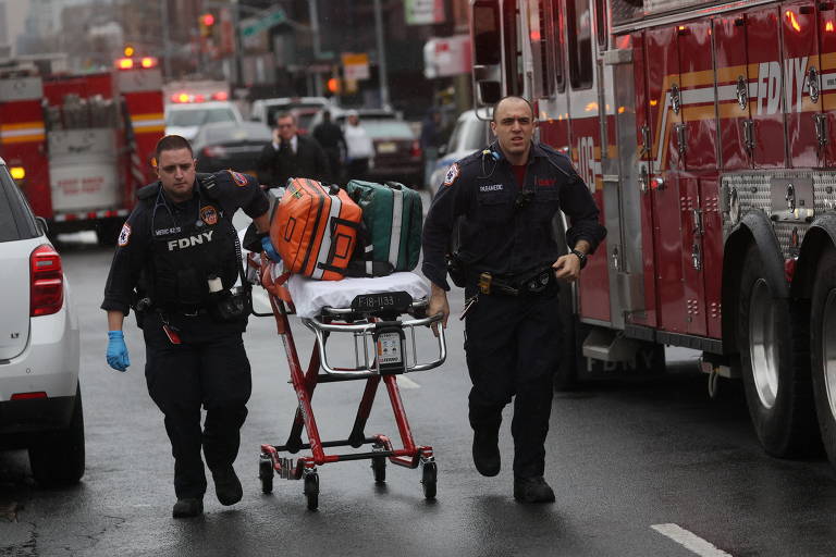 Tiros no metrô de Nova York deixam ao menos 13 feridos