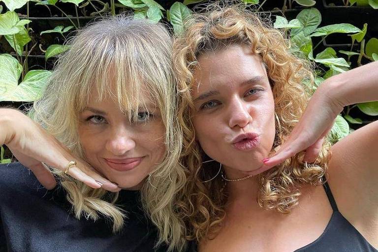 Karine Teles e Bruna Linsmeyer, ambas intérpretes de Madeleine em 'Pantanal', posam juntas 