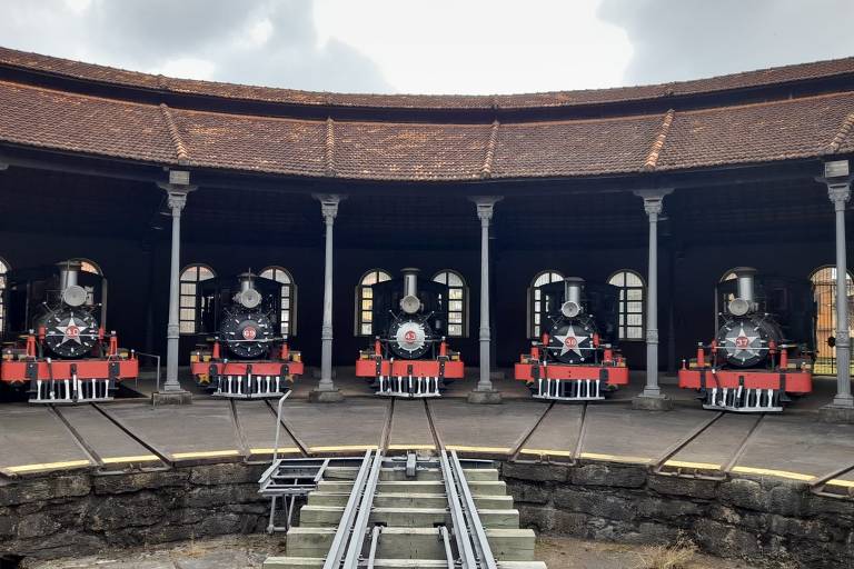 Locomotivas na rotunda de São João del-Rei