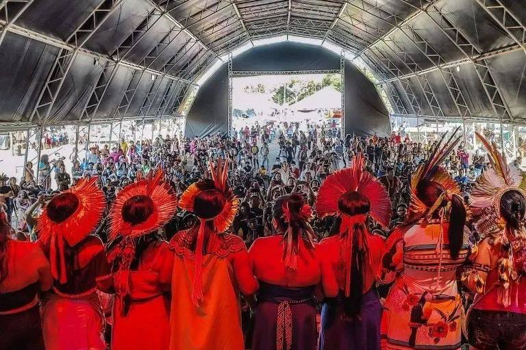 Acampamento em Brasília quebra tabu e impulsiona candidaturas indígenas
