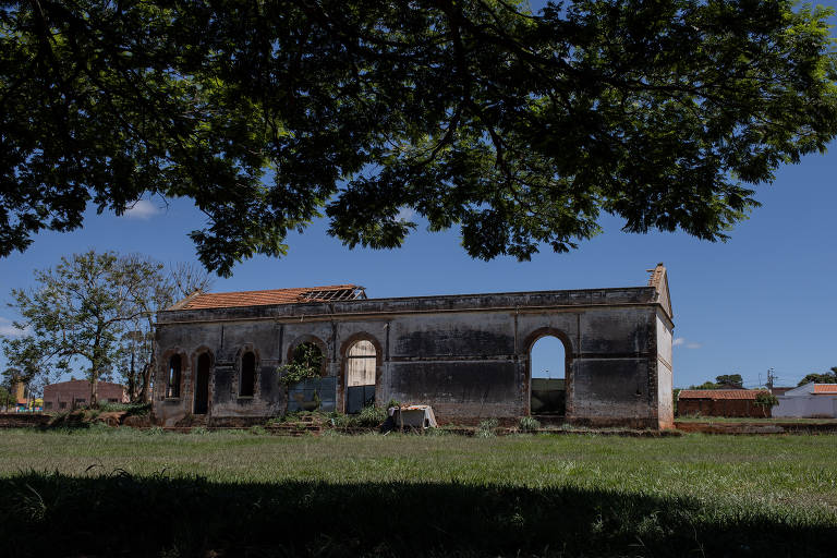 Estação que integrava o Trem da Morte está em ruínas em Rubiácea