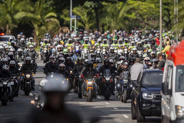 O presidente Jair Bolsonaro em motociata em 2021