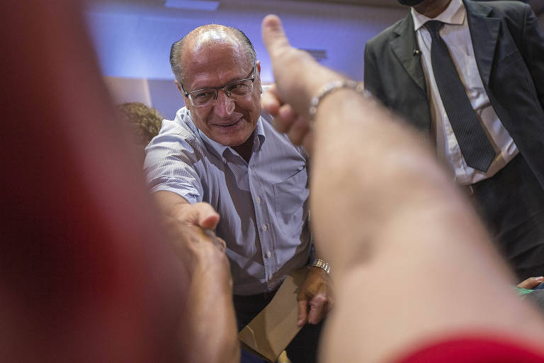 Alckmin faz périplo por sindicatos e diz que houve excessos em reforma trabalhista