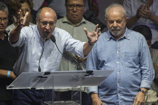 Alckmin discursa para sindicalistas ao lado de Lula