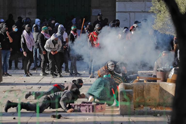 Confronto com polícia de Israel em Jerusalém deixa ao menos 152 palestinos feridos