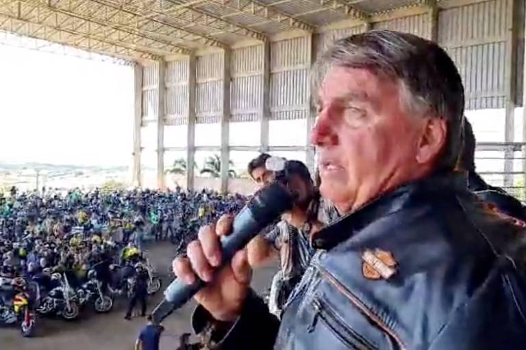 Bolsonaro ataca acordo entre WhatsApp e TSE para eleições e faz novas ameaças