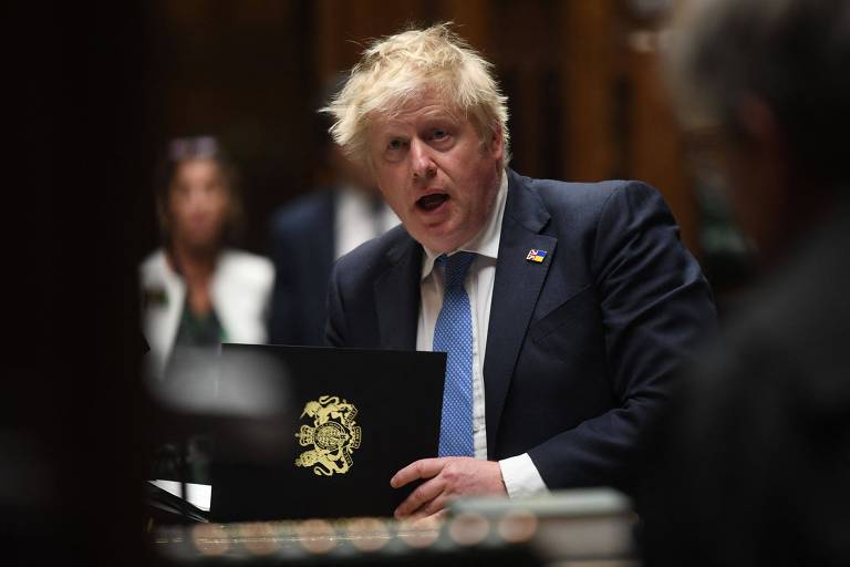 Boris Johnson se desculpa no Parlamento após multa por festa durante lockdown