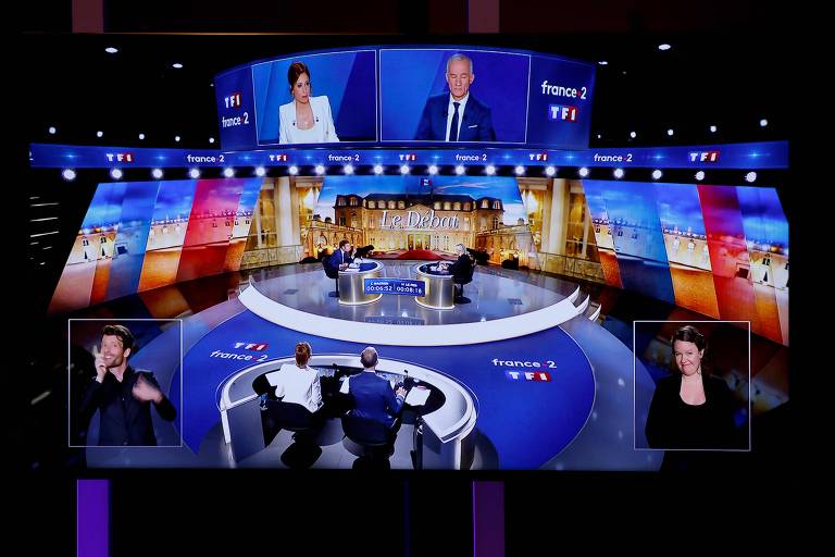 Debate entre os candidatos a presidente da França, Emmanuel Macron e Marine Le Pen, transmitido pela televisão francesa; eleição acontece no próximo domingo (24)