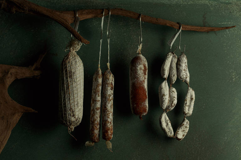 Para o Dia do Churrasco, veja 5 restaurantes que produzem embutidos como linguiças e salames