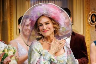 Sarah Jessica Parker greets attendees during curtain call for her new play 