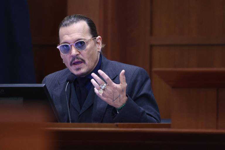 Ator Johnny Depp em tribunal em Virgínia, nos Estados Unidos