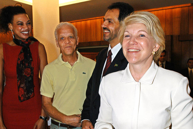 Marta Suplicy, prefeita de São Paulo, em almoço com o então Ministro dos Esportes, Agnelo Queiroz, o ex-jogador de futebol e vereador eleito Ademir da Guia e a jogadora de basquete Marta, em 2004