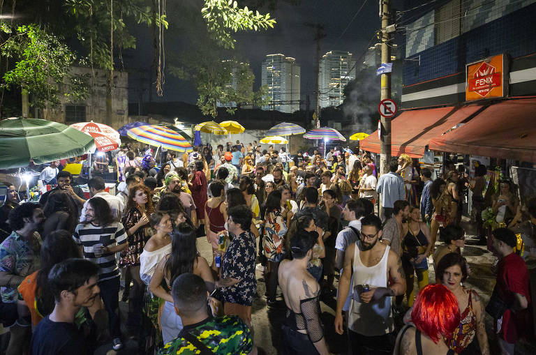 Ressaca de carnaval: recarregando as energias durante e após a festa -  Saúde e bem-estar - Folha PE