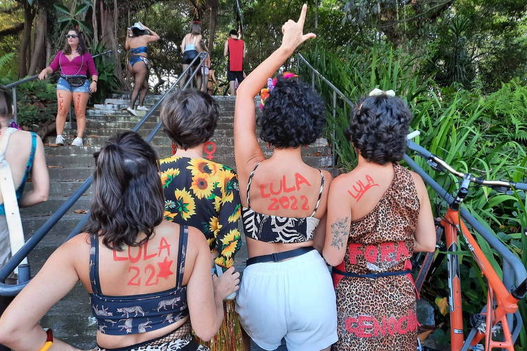 Blocos em São Paulo estimulam jovens a tirar o título de eleitor