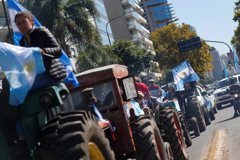 Produtores rurais fazem tratoraço em Buenos Aires em protesto contra o governo