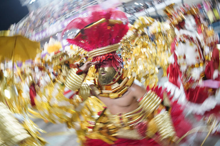 Desfile da escola de samba Unidos do Viradouro, no primeiro dia do Grupo Especial na Marquês de Sapucaí