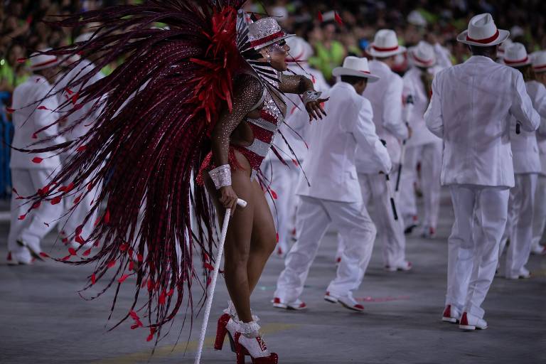Desfile da escola de samba Grande Rio, no segundo dia do Grupo Especial na Marquês de Sapucaí