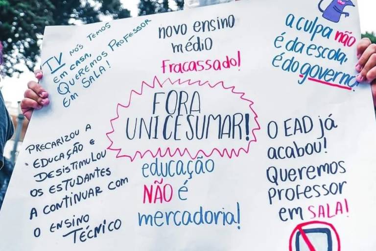 alunos protestam contra aulas a distância em escolas estaduais do Paraná