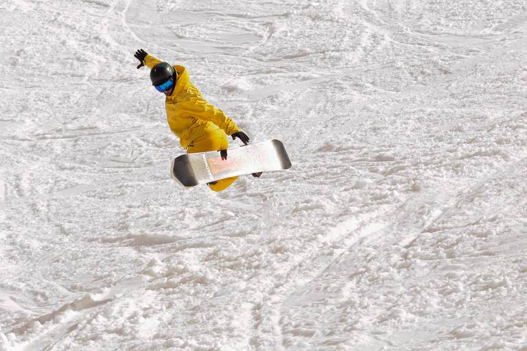 A neve fofa, tipo “powder”, é perfeita para a prática de snowboard em La Hoya