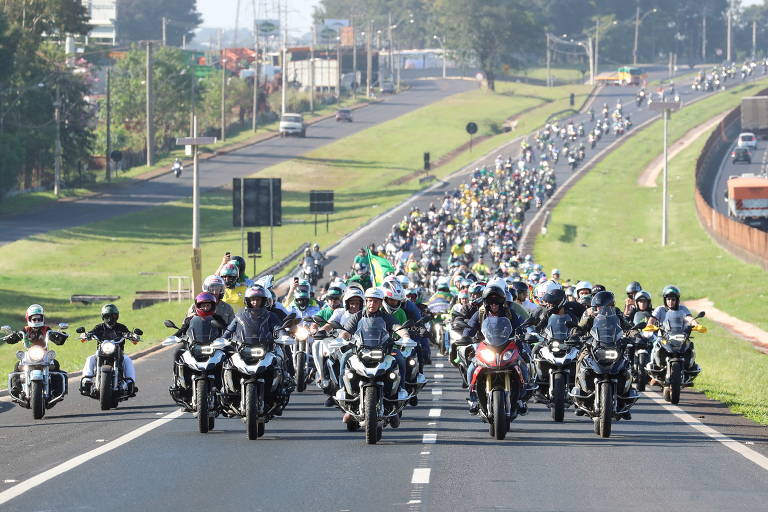 Bolsonaro em motociatas e jeguiata pelo país