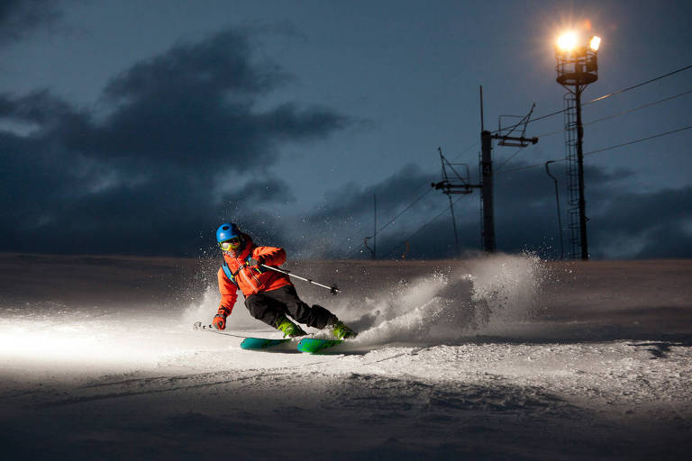 O esqui noturno é uma das atividades oferecidas em Las Leñas
