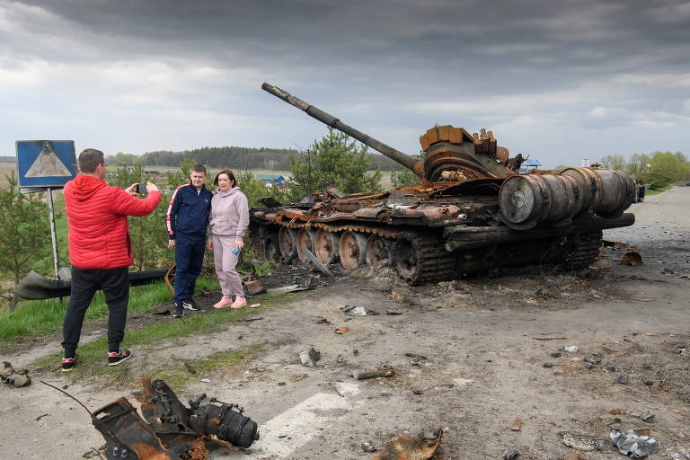 Fiéis na Ucrânia e encontro de Zelenski com americanos; veja fotos do conflito