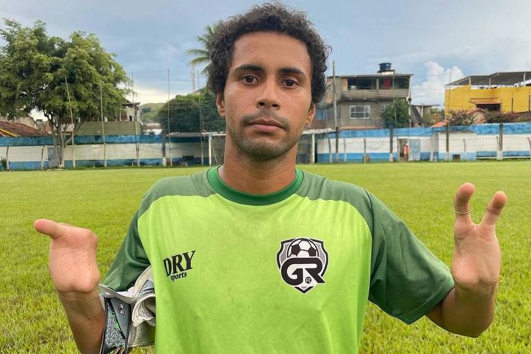 Diego, goleiro do Grande Rio FC, que nasceu com má formação congênita nas mãos. 