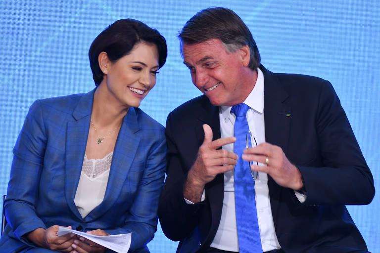 O presidente Jair Bolsonaro participa do lançamento do Canal Educação e Canal de Libras, ao lado da primeira-dama, Michelle Bolsonaro