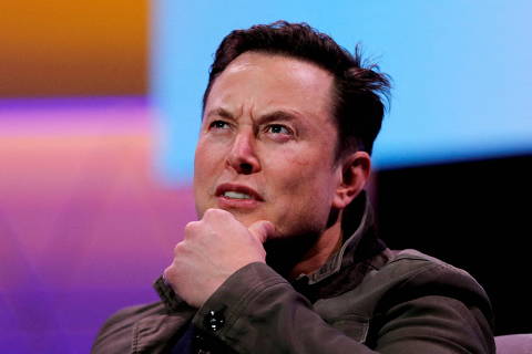 FILE PHOTO: SpaceX owner and Tesla CEO Elon Musk at the E3 gaming convention in Los Angeles, California, U.S., June 13, 2019.  REUTERS/Mike Blake/File Photo ORG XMIT: FW1