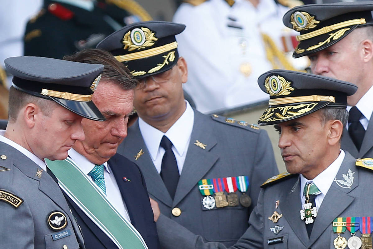 Brasileiros estão entre os que menos confiam nas Forças Armadas, diz pesquisa Ipsos feita em 28 países