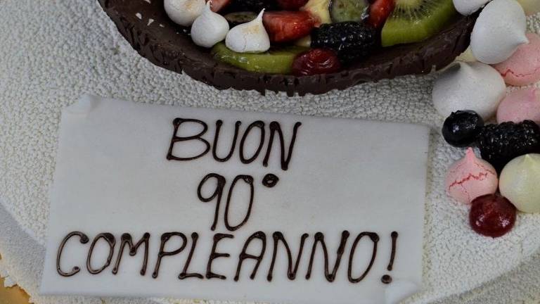 Exército dos EUA 'devolve' bolo de aniversário que roubou de italiana em 1945