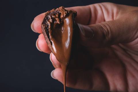 Como se controlar ao comer chocolate - web stories