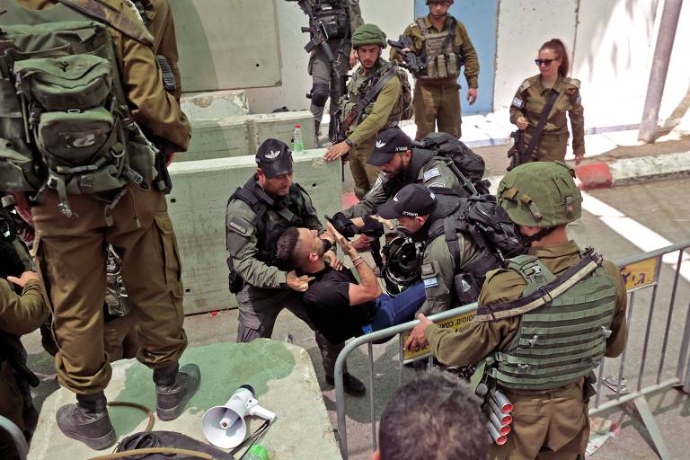 Confronto com polícia de Israel deixa 42 palestinos feridos em Jerusalém