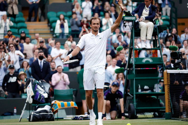Wimbledon permite Djokovic e proíbe russos
