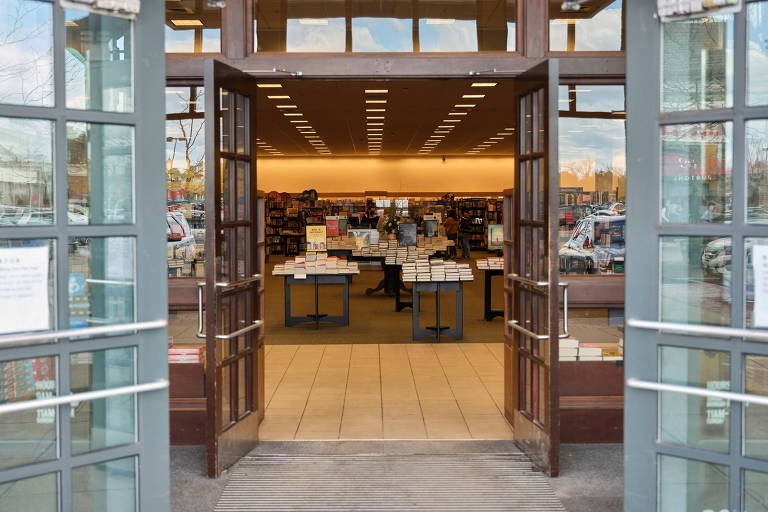 Vender apenas livros e dispensar as bugigangas fez a Barnes & Noble se reerguer