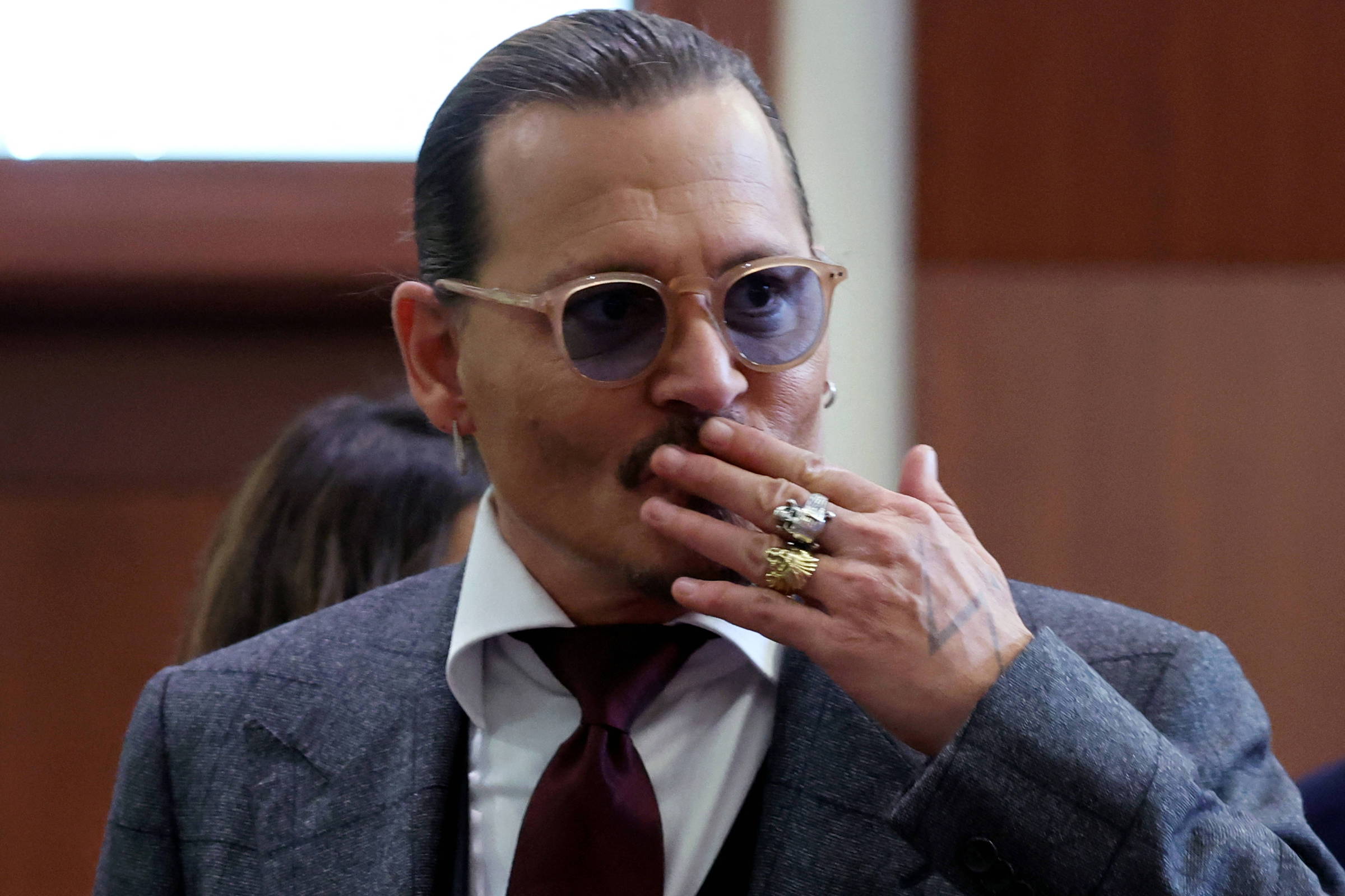 Johnny Depp desabafa em julgamento: 'Ela me tirou nada menos que tudo