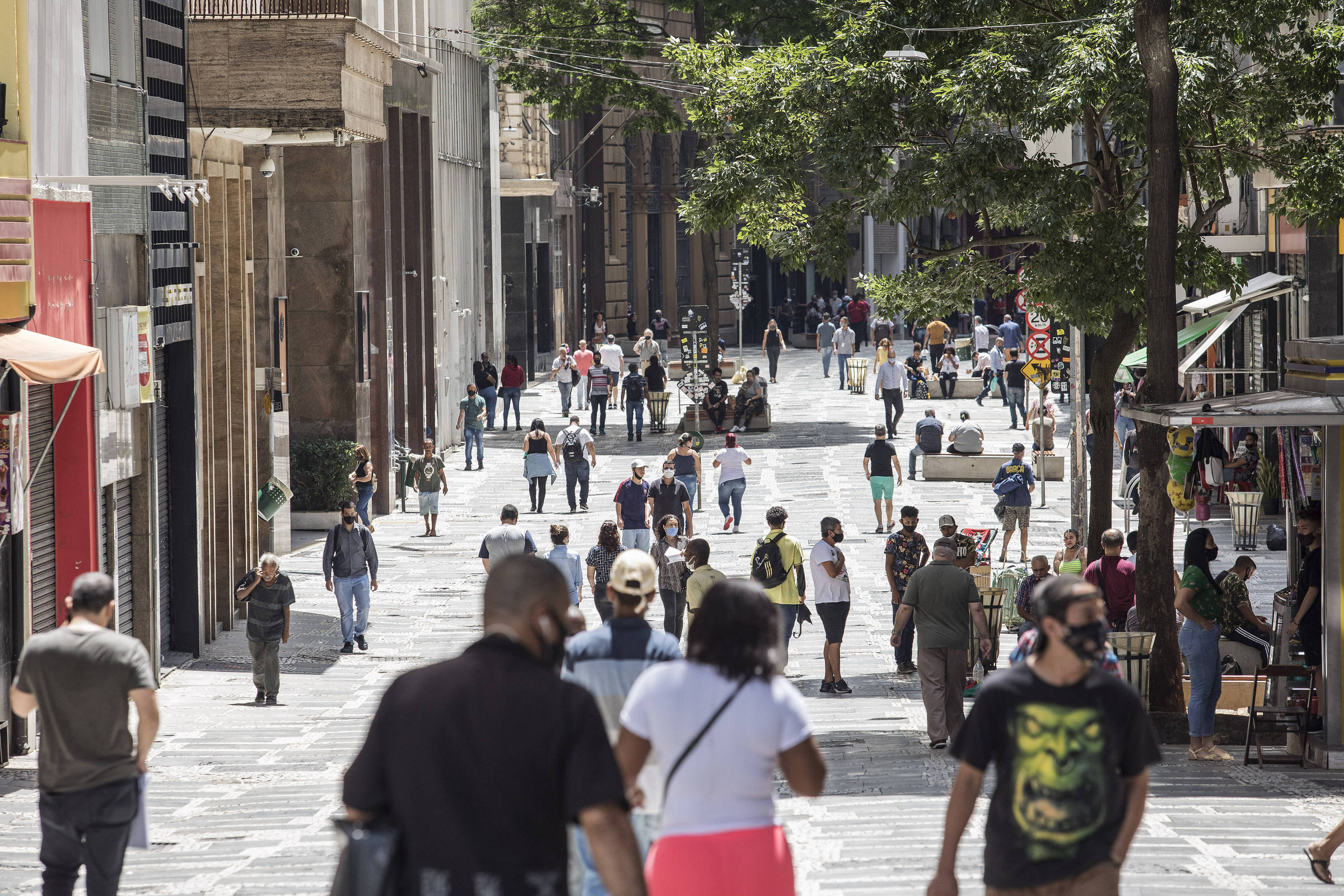 Vacinação avança, e paulistano retoma vida cultural fora de casa -  30/04/2022 - Serviços - Revista sãopaulo